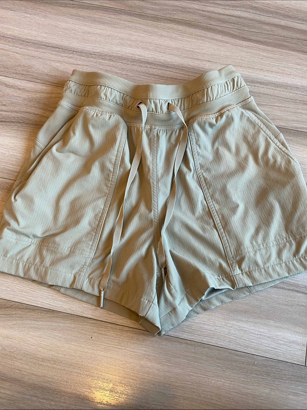 LULULEMON SHORTS SIZE 2